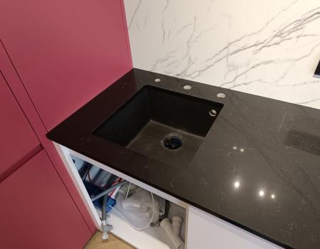 Столешница из кварцевого агломерата, остров с опорой, материал Avarus R510