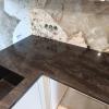 Столешница из кварцевого агломерата для кухни с островом Vicostone BQ8887