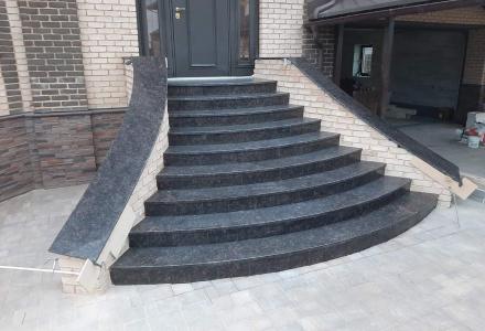 Ступени из гранита Tan Brown