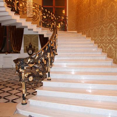 Ступени для лестниц из кварцевого агломерата